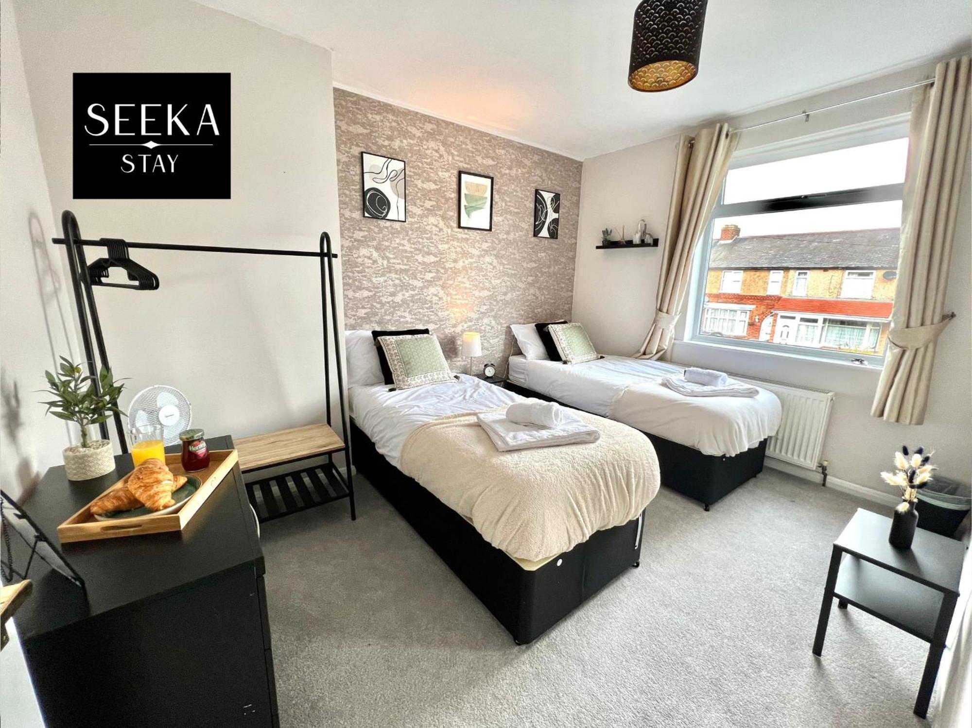 Cosy 2-Bedroom House, Walking Distance Cbs, Ideal For Contractors-Business Stays โคเวนทรี ภายนอก รูปภาพ